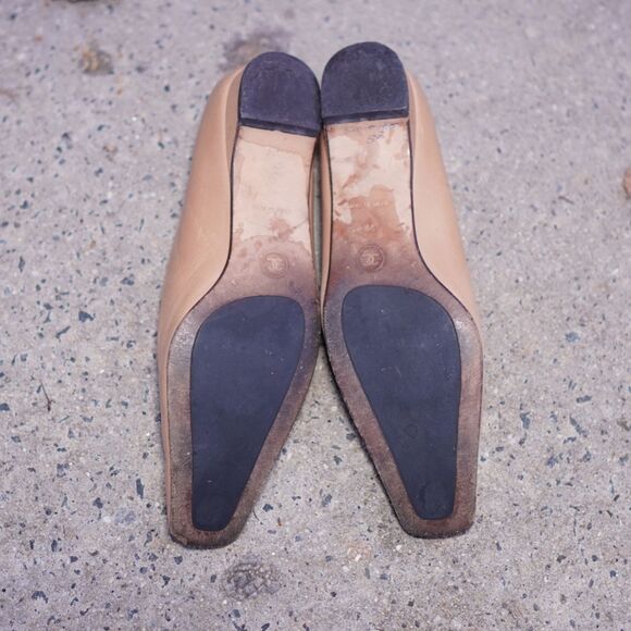 CHANEL Vintage Two-Tone Beige Black Leather Loafers Logo Buckle EU 39 - Picture 7 of 11